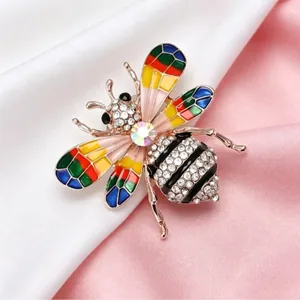 Élégante Broche Feuille de Künstliche Perle Alliage Plaqué Or Design Ajouré Avec Strass Bijoux de Mode pour Femmes Broches Banquet