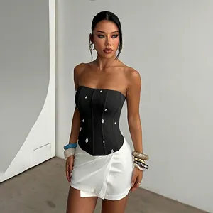 Corset bustier noir sexy avec des strass étincelants pour un look de fille tendance