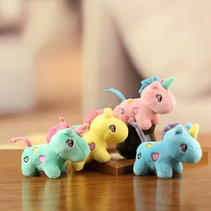 Lot de quatre adorables pendentifs licorne en peluche aux couleurs pastel pour sacs et clés