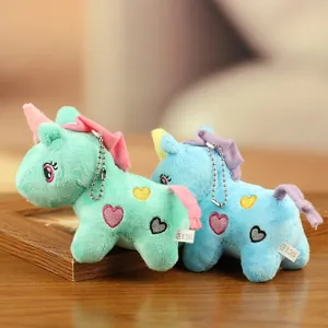 Deux adorables porte-clés licorne en peluche vert menthe et bleu avec broderie coeur