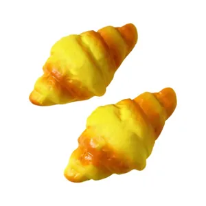 Zwei realistische Croissant Squishy Spielzeuge zur Stressbewältigung und Entspannung