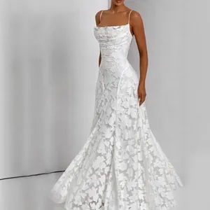 Élégante robe longue blanche sans manches à bretelles fines avec motif jacquard floral