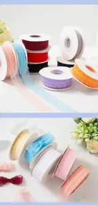 Selezione di rotoli di nastro in pizzo traforato da 3 cm in vari colori per il fai da te