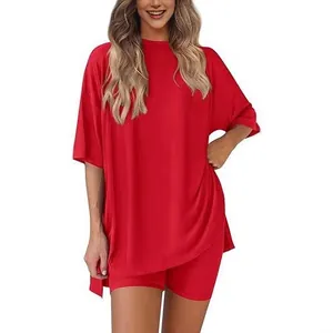Ensemble de pyjama pour femme rouge uni avec haut oversize et short de cycliste assorti