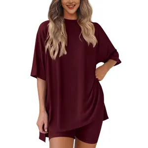 Pyjama deux pièces bordeaux pour femmes avec haut oversize et short de cycliste côtelé
