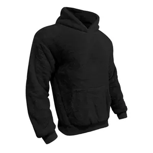 Détail de ce sweat à capuche noir en polaire double face pour homme coupe oversize