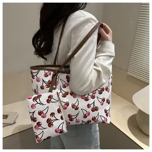 Grand sac cabas à imprimé cerise et pochette assortie pour un usage quotidien décontracté