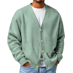 Cardigan léger vert clair pour homme en maille gaufrée avec boutons style décontracté.
