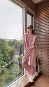 Completo sportivo casual da donna rosa, 2 pezzi con felpa con cappuccio e pantaloni larghi