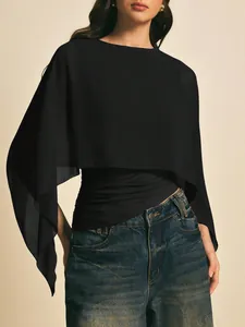 Elegante zwarte chiffon top met ponchomouwen en nep tweedelig ontwerp voor dames
