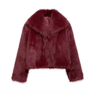 Chic manteau court en fausse fourrure bordeaux avec un large col à revers élégant