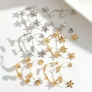 Varietà di ear cuff a tema marino in oro e argento con stelle marine, conchiglie e cavallucci.