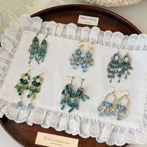 Vintage Ethno-Kristall-Ohrringe mit Quasten und Silbernadeln in Blau- und Grüntönen
