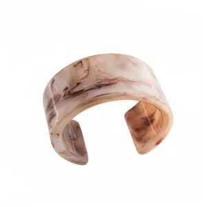 Bracelet manchette ouvert en résine avec motif élégant de tortue marbrée marron