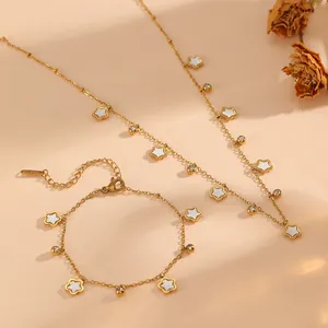 Parure de bijoux en acier titane doré avec étoiles blanches et strass brillants