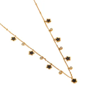 Élégant collier en acier titane doré avec des étoiles noires et des cristaux