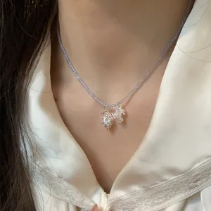 Collier Pendentif Raisin Mode Minimaliste Perles en Verre Bleues Strass Perle Artificielle Chaîne de Clavicule Réglable Bijoux Femmes