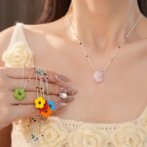 Collier fleur en verre coloré avec perles de style dopamine vibrantes pour femmes