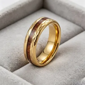 Bague Vintage en Acier Inoxydable avec Incrustation de Bois pour Hommes Femmes Plaqué Or Martelée Bijoux de Mode Rétro