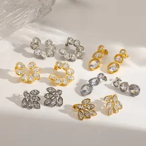 Vielfalt an Edelstahl-Kristallohrringen in Blatt- und Kreisform mit Gold-Finish-Veredelung.
