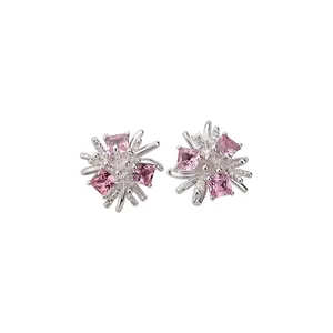 Eleganti orecchini a lobo a forma di fuochi d'artificio con cristalli rosa quadrati