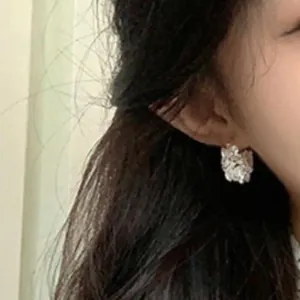 Eleganti orecchini a cerchio romantici a cesto di fiori con zirconi luccicanti per donne