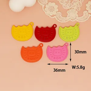 Detailed size and weight of colorful pig-nose shaped painted zinc alloy pendants.