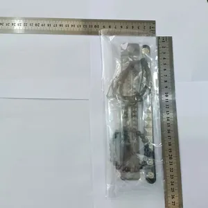 Set di 4 braccialetti punk con borchie da uomo con righelli per riferimento taglia
