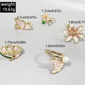 Vista detallada del juego de anillos florales de aleación con dimensiones