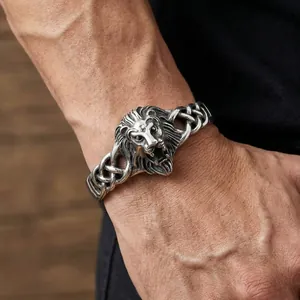 Bracciale rigido aperto testa di leone vintage in acciaio al titanio per uomo stile intrecciato