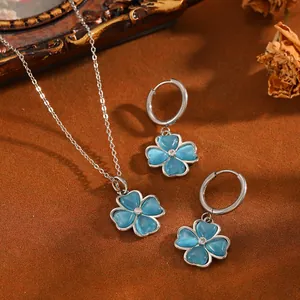 Eleganter blaues Katzenauge-Glücksklee-Schmuckset: Halskette und Creolen aus Edelstahl