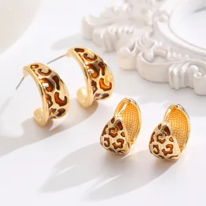 Detailansicht der vintage Maillard-Stil Tigerauge-Muster Reifen- und Oval-Ohrringe