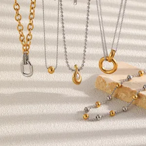 Colliers chics en acier inoxydable plaqué or 18 carats avec pendentifs et perles