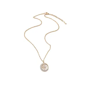 Elegante collana placcata oro 14k con pendente a luna e stella in zirconi.
