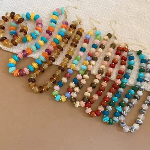 Ensemble collier et bracelet en perles acryliques colorées minimalistes au style Maillard