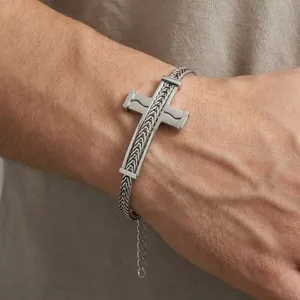Herren-Armband aus Edelstahl mit Weizenkette und einzigartigem Kreuz-Design