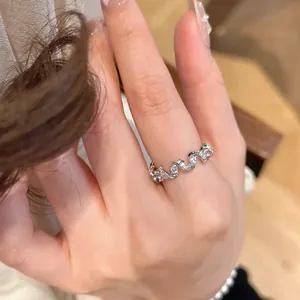 Lussuoso Anello in Zirconia Intrecciato per Donna Rame Placcato Oro Argento Fascia Geometrica Circolare Gioielli alla Moda Regalo