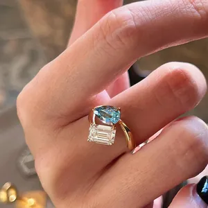 Elegantes Santa Maria Aquamarin-Ring mit Smaragdschliff-Diamant in Nahaufnahme
