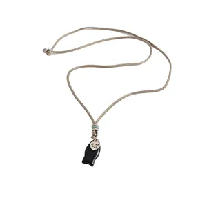 Collana in corda intrecciata stile Maillard con ciondolo pesce nero e cuore per donna