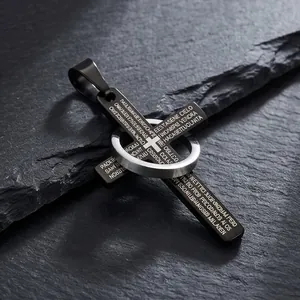 Colgante de cruz de acero inoxidable punk con anillo entrelazado y escritura grabada
