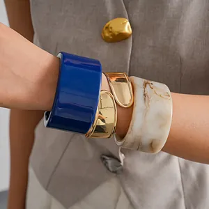 Damen Minimalistischer Geometrischer Manschettenarmreif Metallkreuz Gold Tiefblau Harz Marmorierter Armreif Nischendesign Handschmuck