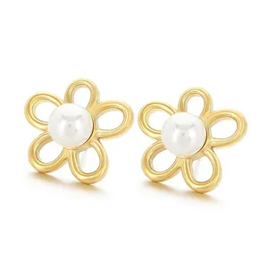 Boucles d'oreilles perles vintage à cinq pétales en finition dorée pour femmes élégantes