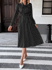 Robe midi vintage à pois avec col à nœud et manches longues pour femmes