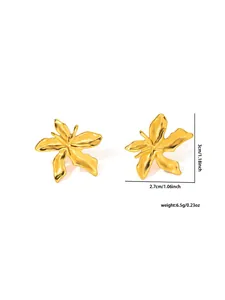 Detail view of gold floral stud earrings including exact size and weight measurements.