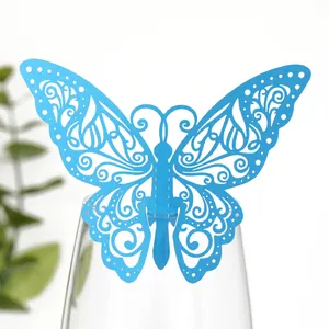 Papillon en papier bleu découpé au laser pour décoration de verre de mariage élégante
