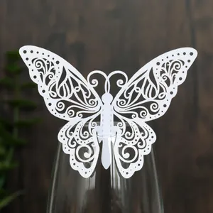 Élégant marque-place papillon découpé au laser pour décoration de mariage ou gâteau
