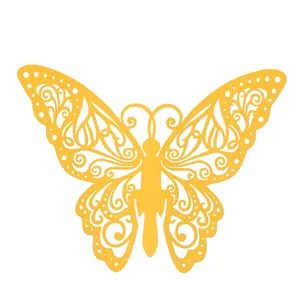 Vue détaillée des motifs découpés au laser sur un papillon décoratif en papier jaune