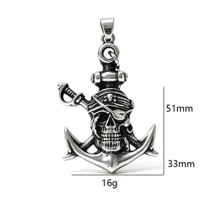 Dettaglio pendente ancora teschio pirata in acciaio inossidabile, altezza 51mm