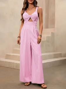 Tuta a righe rosa e bianche con nodo intrecciato e cut-out per l'estate