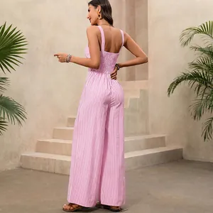 Elegante tuta a righe rosa e bianche schiena scoperta e gamba larga per vacanze.